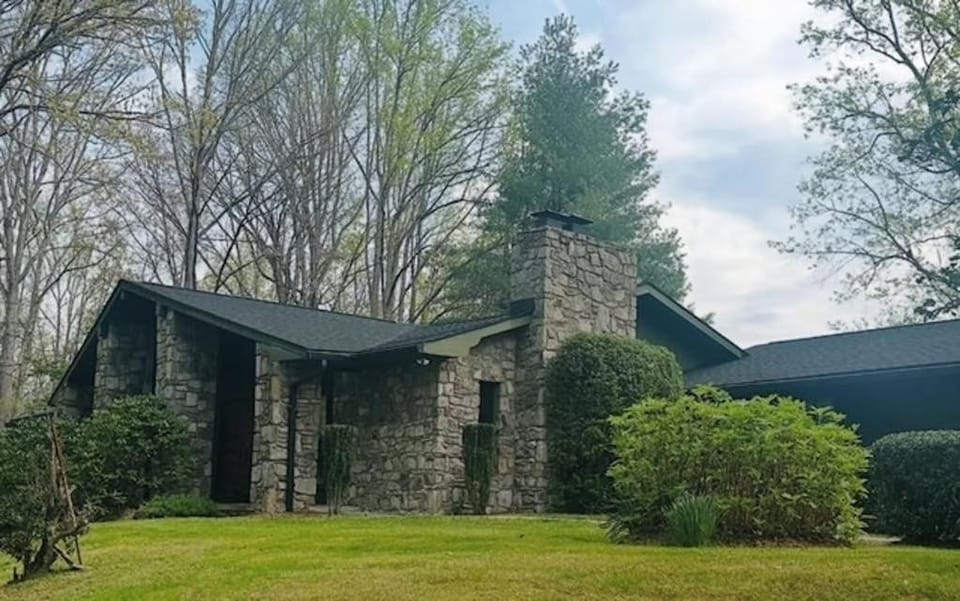 Riverhill Ridge House in Swain County