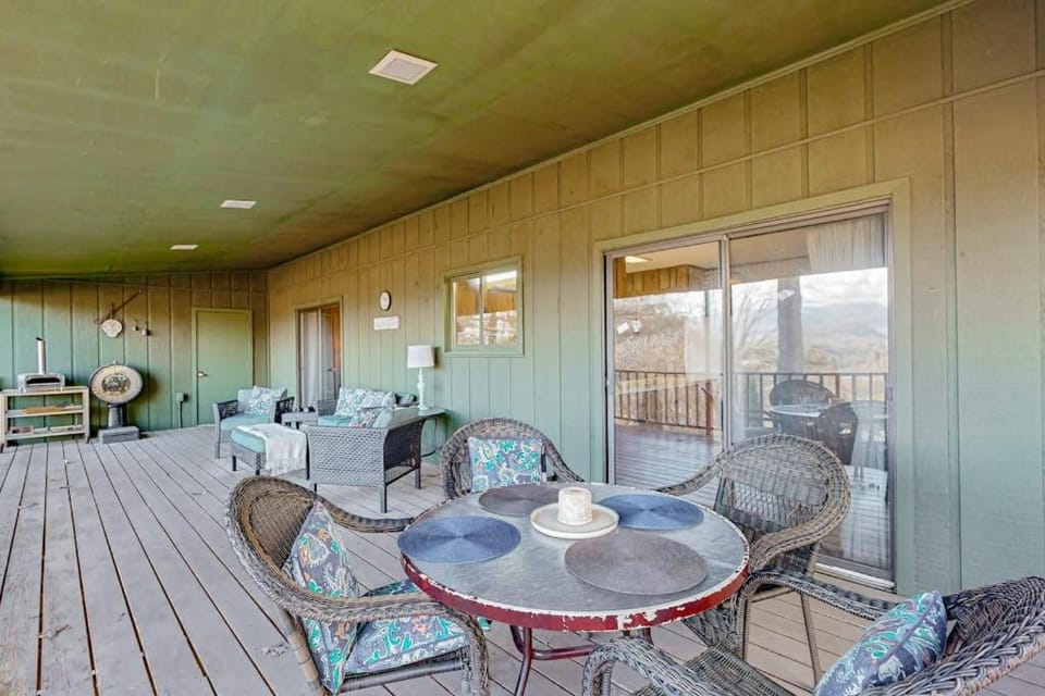 Riverhill Ridge House in Swain County