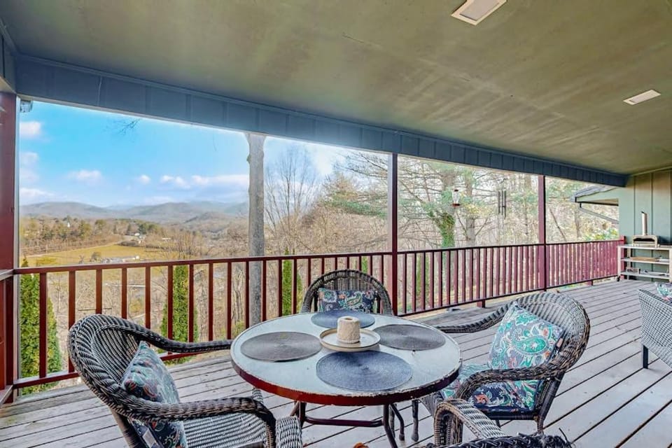 Riverhill Ridge House in Swain County