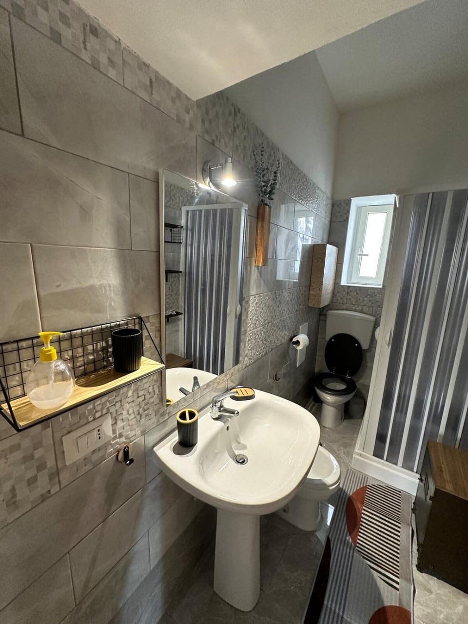 Bathroom, towels