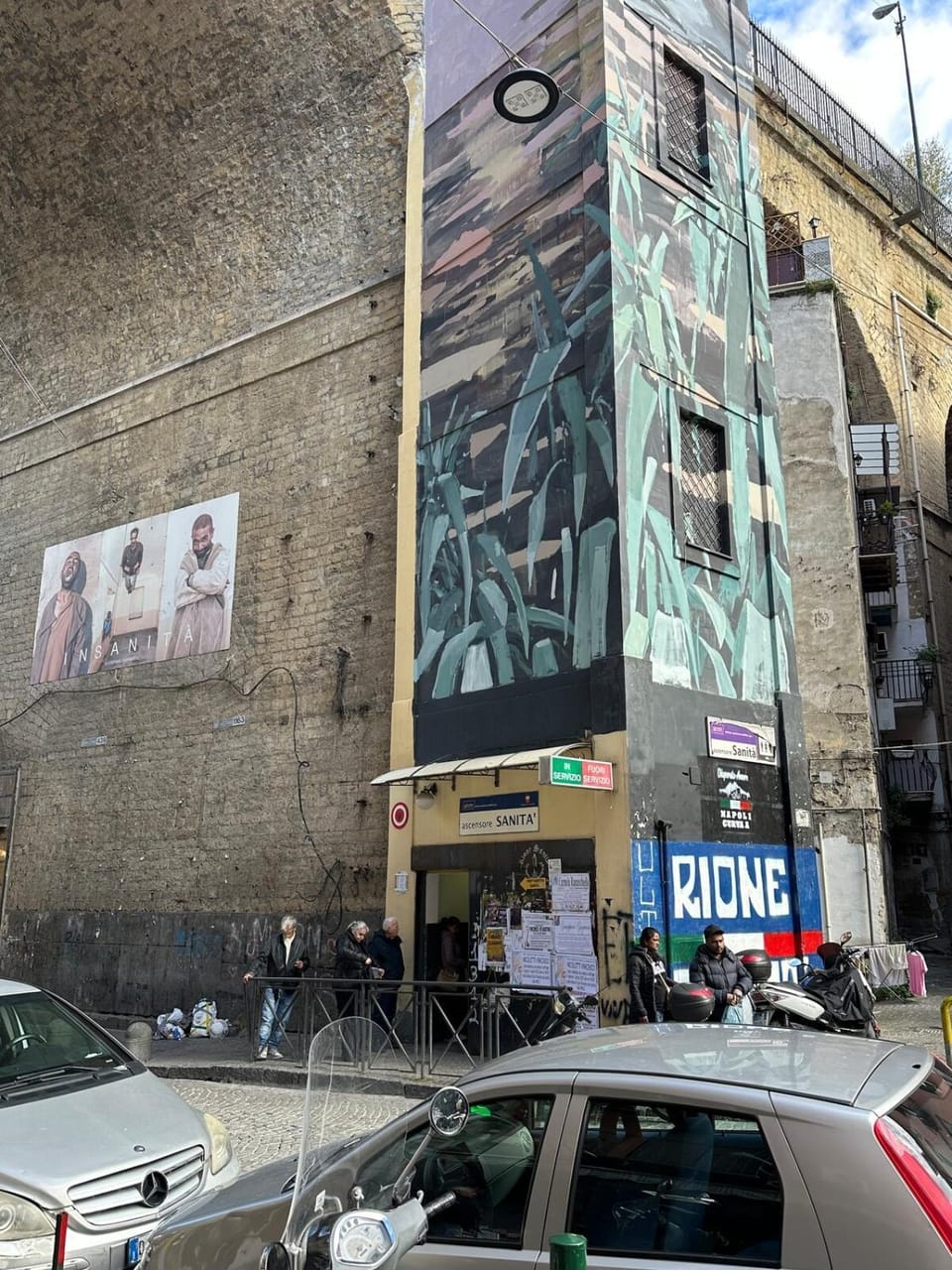 Neighbourhood, City view, Street view, Location, elevator