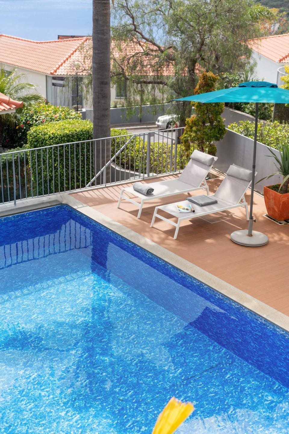 Day, Swimming pool, sunbed