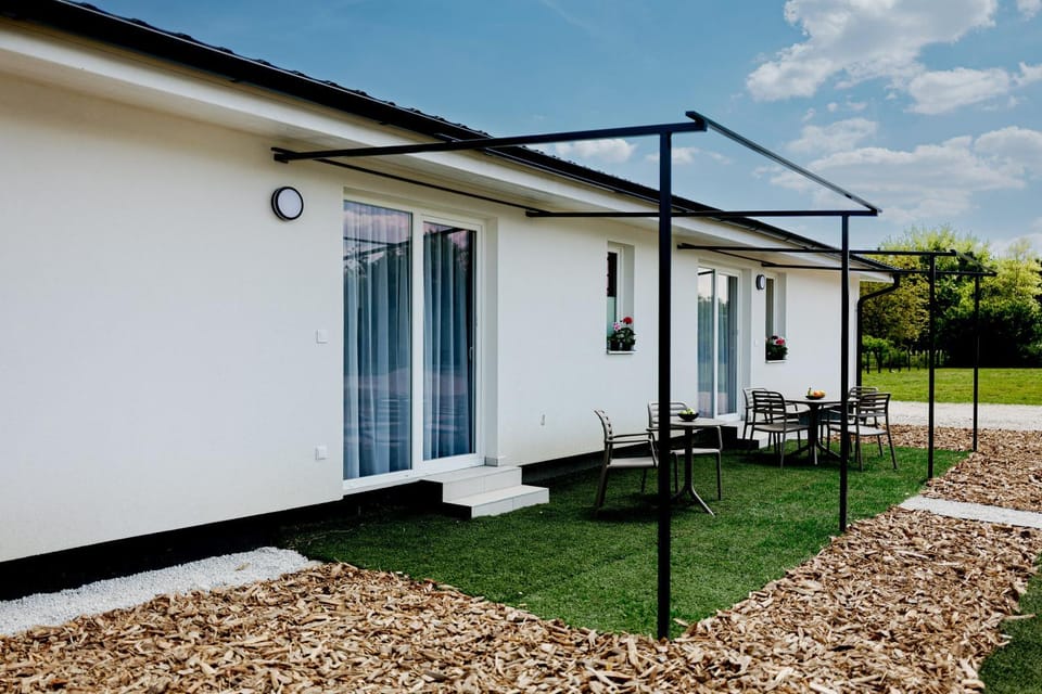 Property building, Day, Garden, Garden view