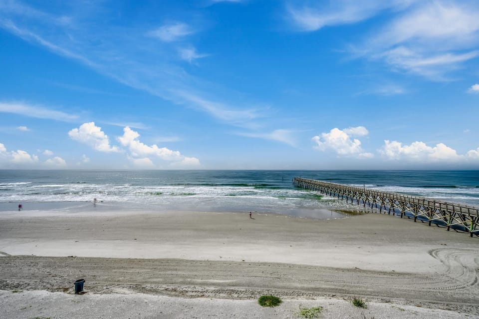 Drifty Daze Oceanfront Suite w Pool House in North Myrtle Beach