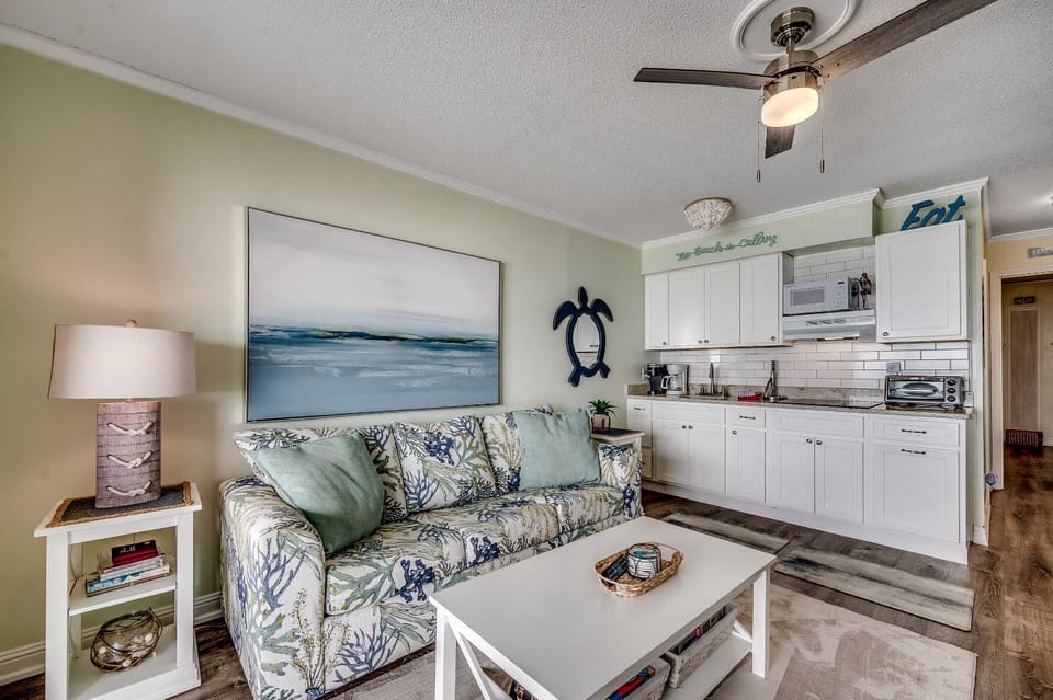 Drifty Daze Oceanfront Suite w Pool House in North Myrtle Beach