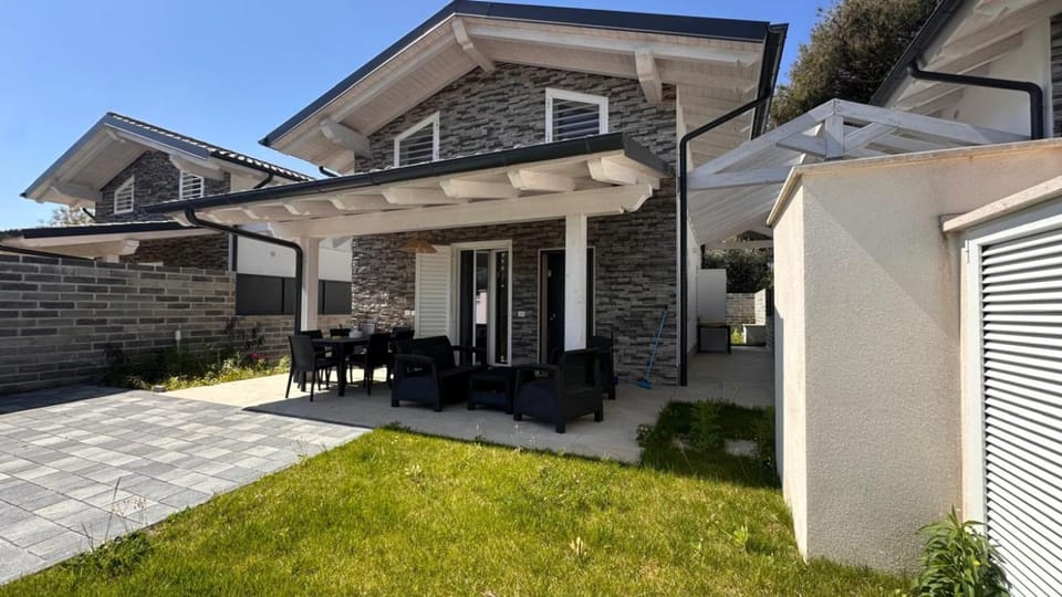 VILLA SABRINA VICINA al MARE Villa in Terracina