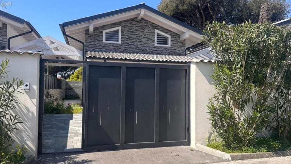 VILLA SABRINA VICINA al MARE Villa in Terracina