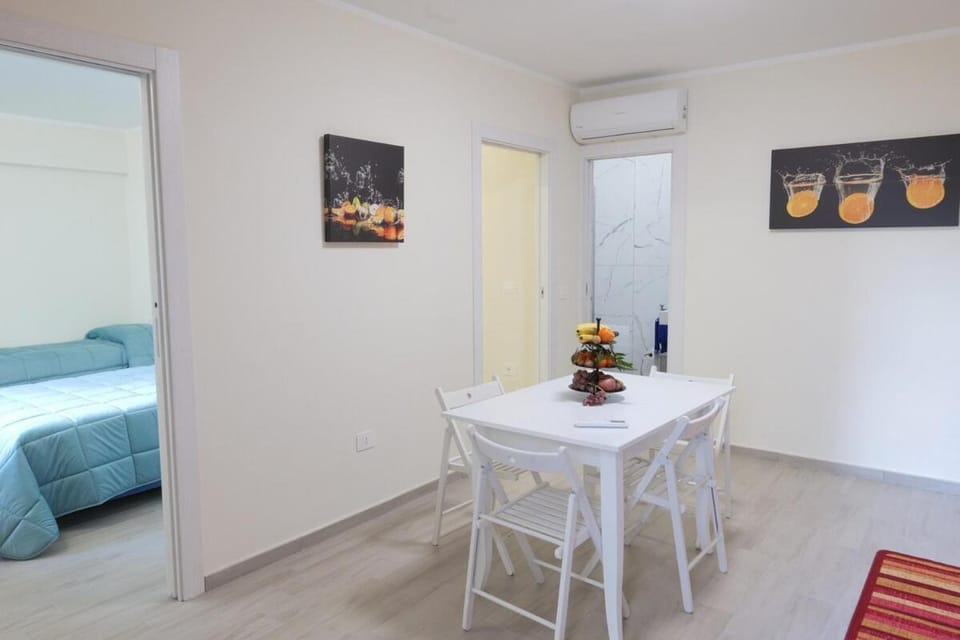 Photo of the whole room, Seating area