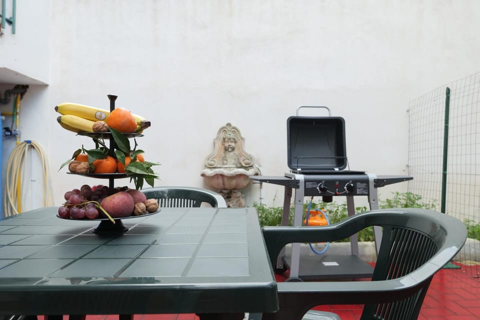 Property building, Garden, Balcony/Terrace