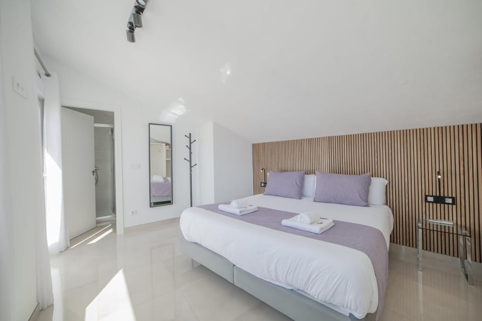 Bed, Photo of the whole room, Bedroom, towels, wardrobe
