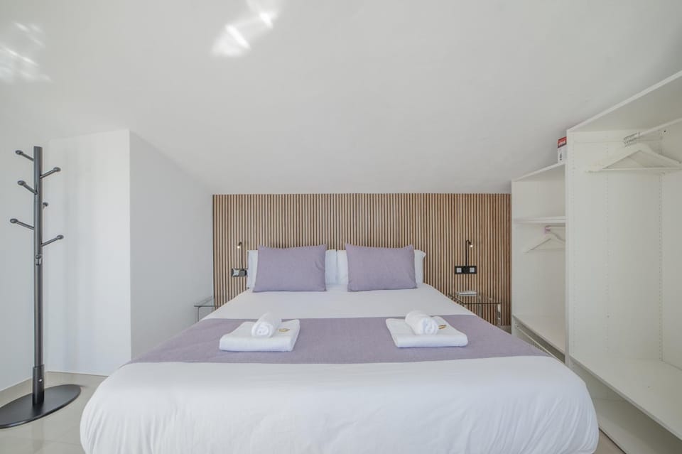 Bed, Photo of the whole room, Bedroom, towels, wardrobe