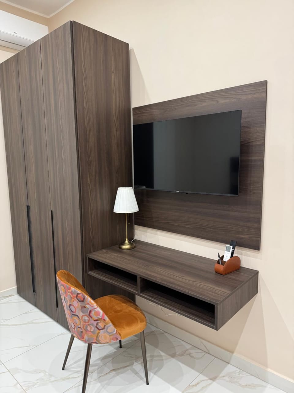 TV and multimedia, wardrobe