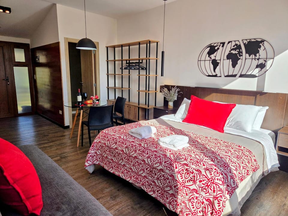 Bed, Living room, Photo of the whole room, Seating area, Bedroom, towels