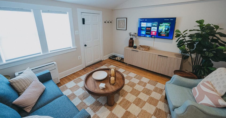 TV and multimedia, Living room, Evening entertainment
