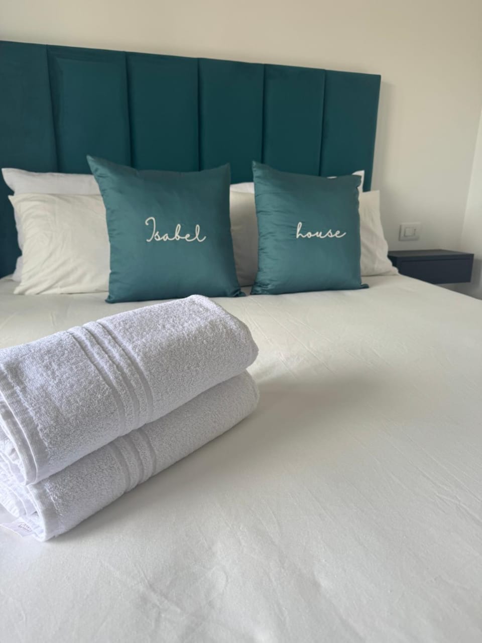 Bedroom, towels
