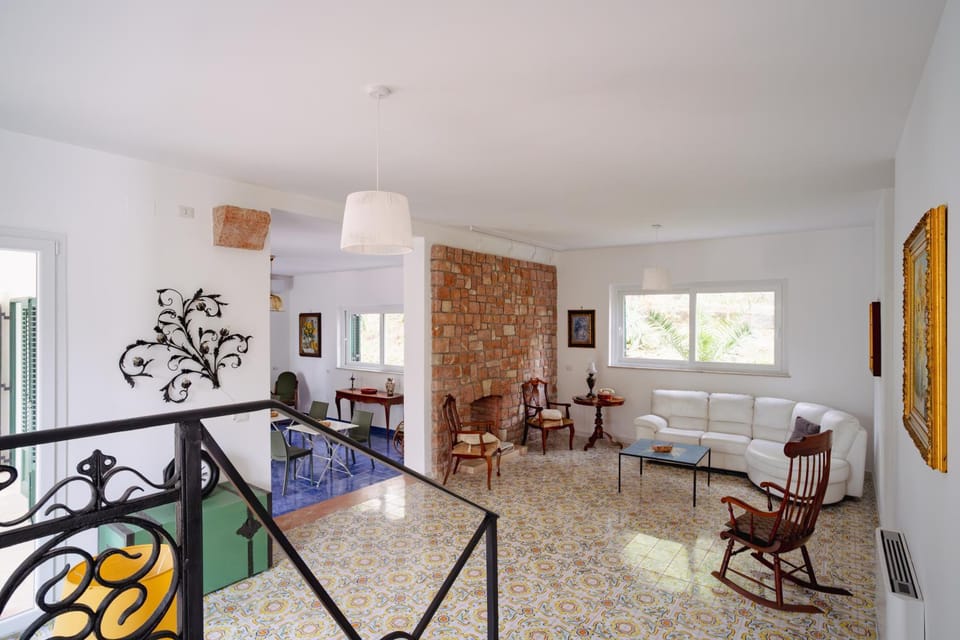 Living room, Lobby or reception, Seating area, Dining area, internet