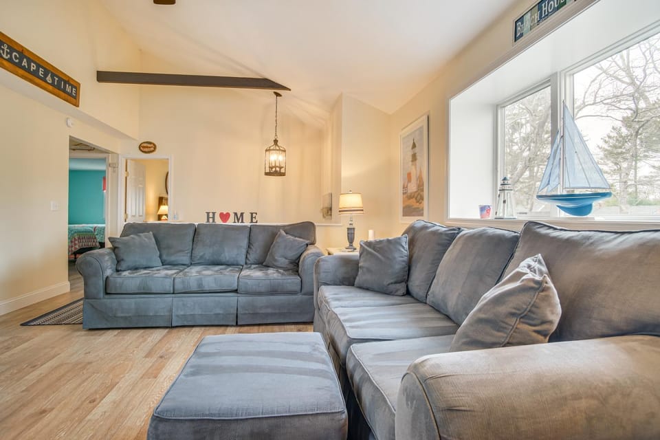 Backyard Chilling: Cape Cod Home Steps to Beach House in East Falmouth
