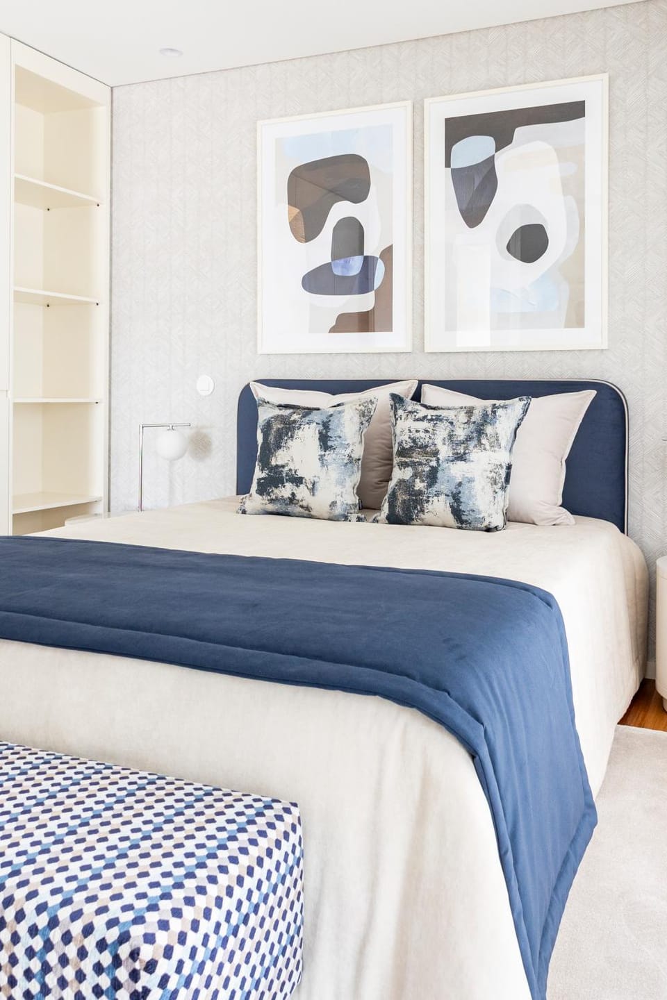 Bed, Living room, Photo of the whole room, Bedroom