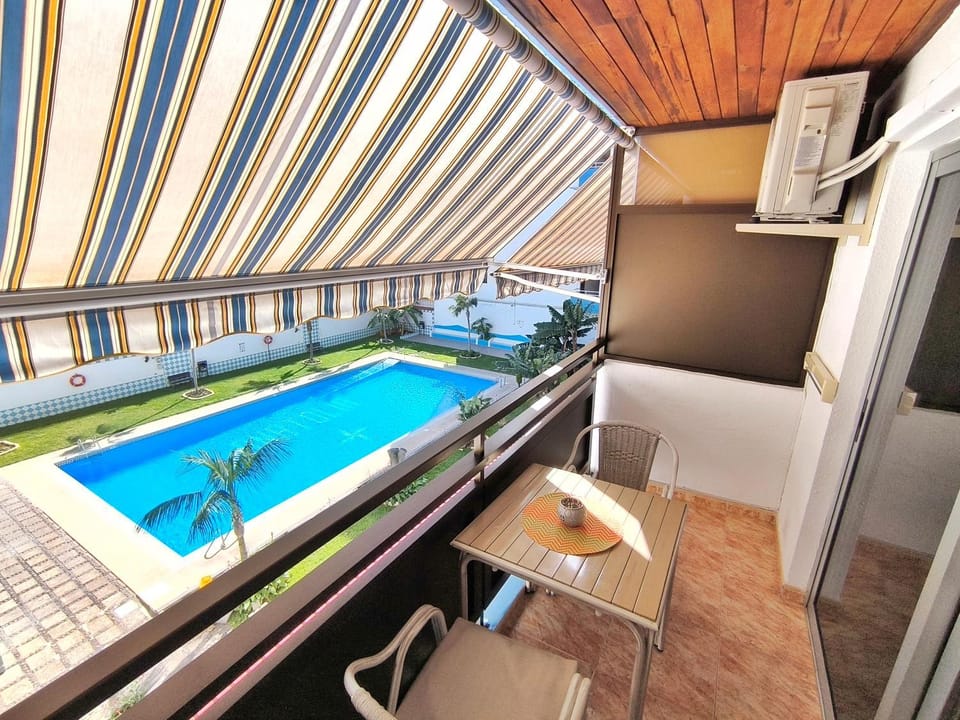 Balcony/Terrace, Pool view, Swimming pool, air conditioner