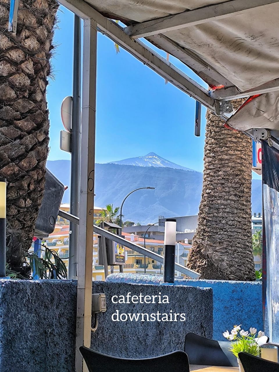 Nearby landmark, Restaurant/places to eat, Day, Lounge or bar, Landmark view, Mountain view