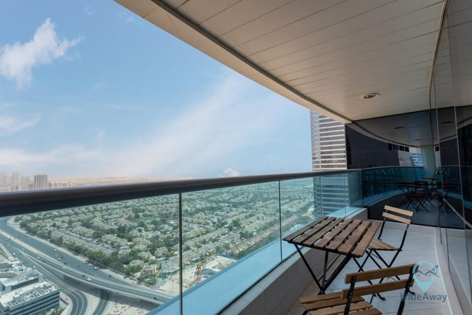 Bright Modern 1BR Heart Of JLT Skyline Views Apartment in Dubai