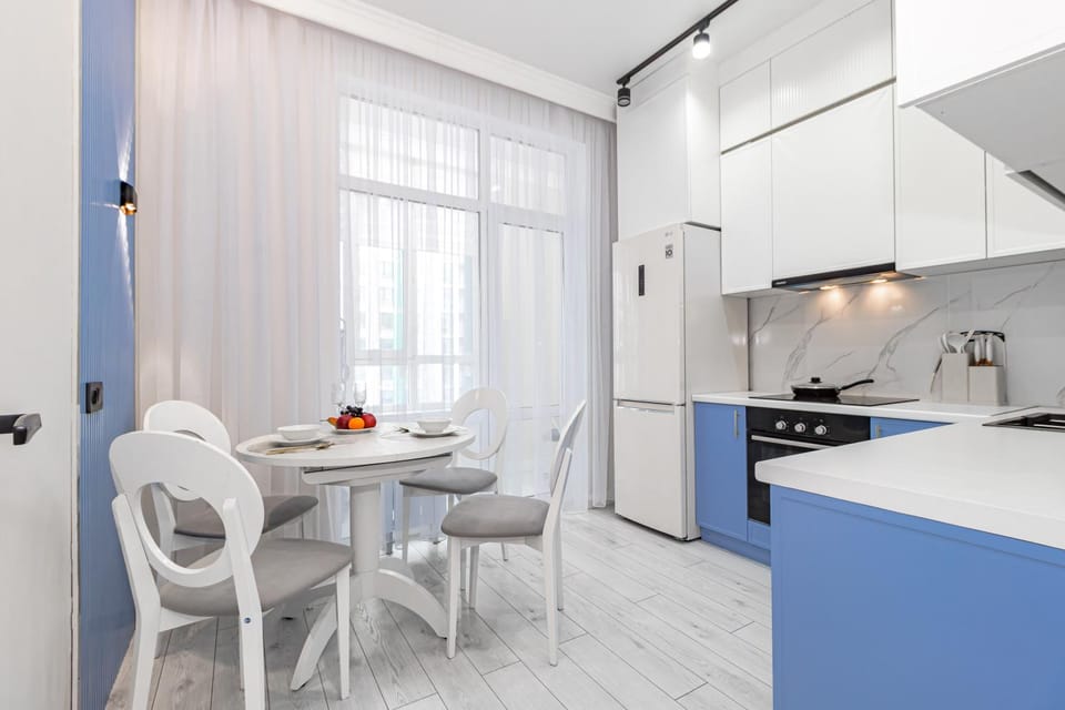 Kitchen or kitchenette, Dining area, dishwasher, stove
