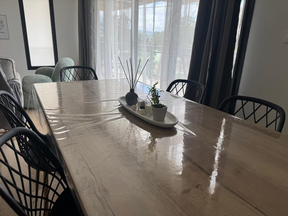 Seating area, Dining area