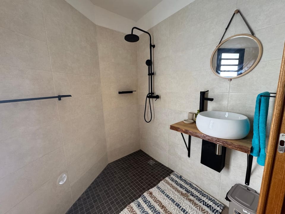 Shower, towels