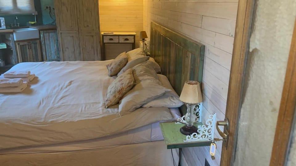 Bed, Photo of the whole room