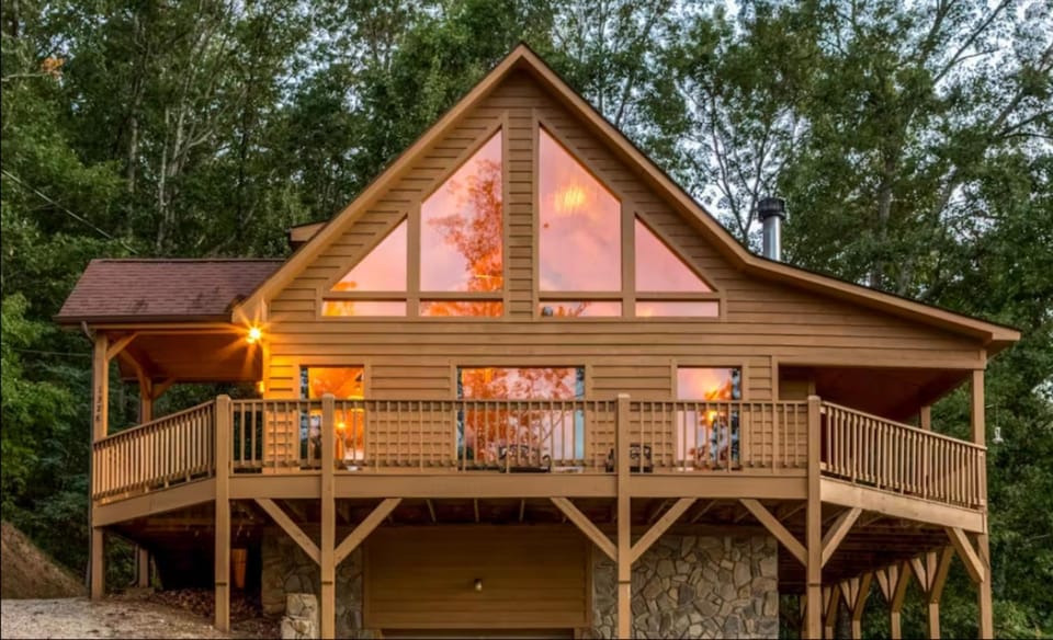 Property building, View (from property/room), Balcony/Terrace, Mountain view