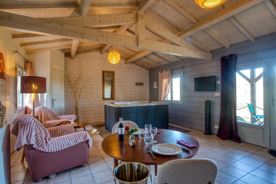 gite&spa individuel interieur privé-le bois de la pause- Chalet in Occitanie