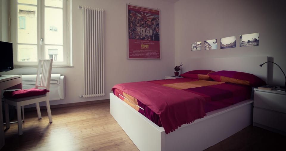 Photo of the whole room, Bedroom
