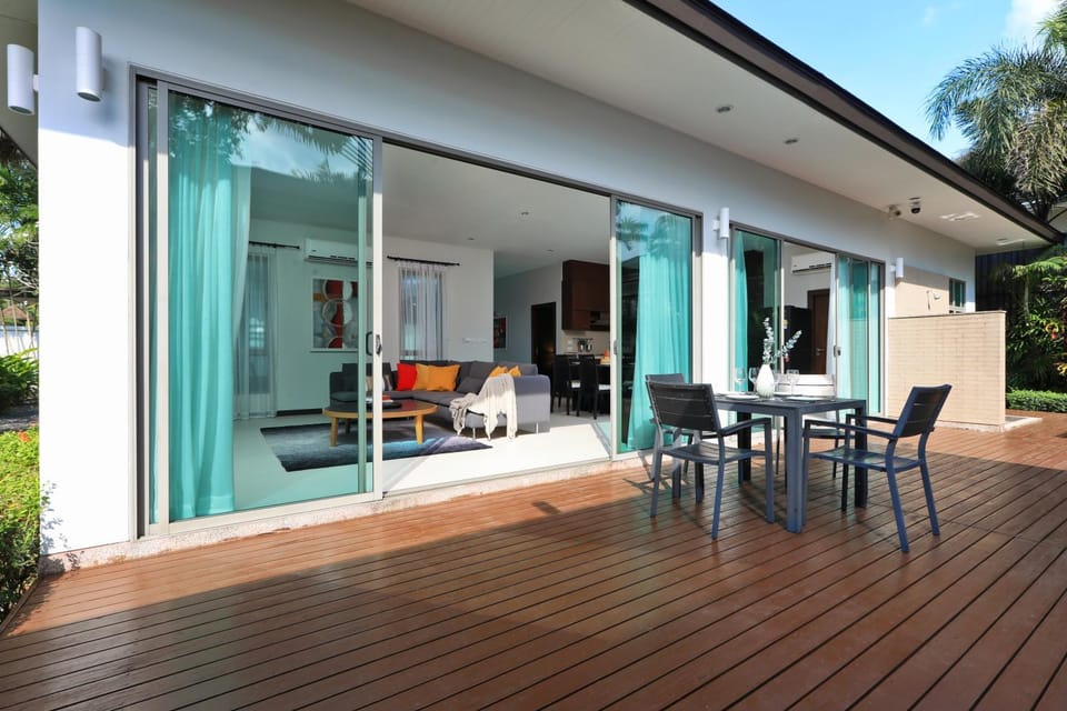 Coconut villa Phuket Free Airoport Pick up from 7 days Villa in Choeng Thale