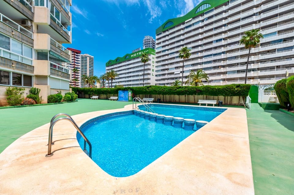 Swimming pool, Swimming pool