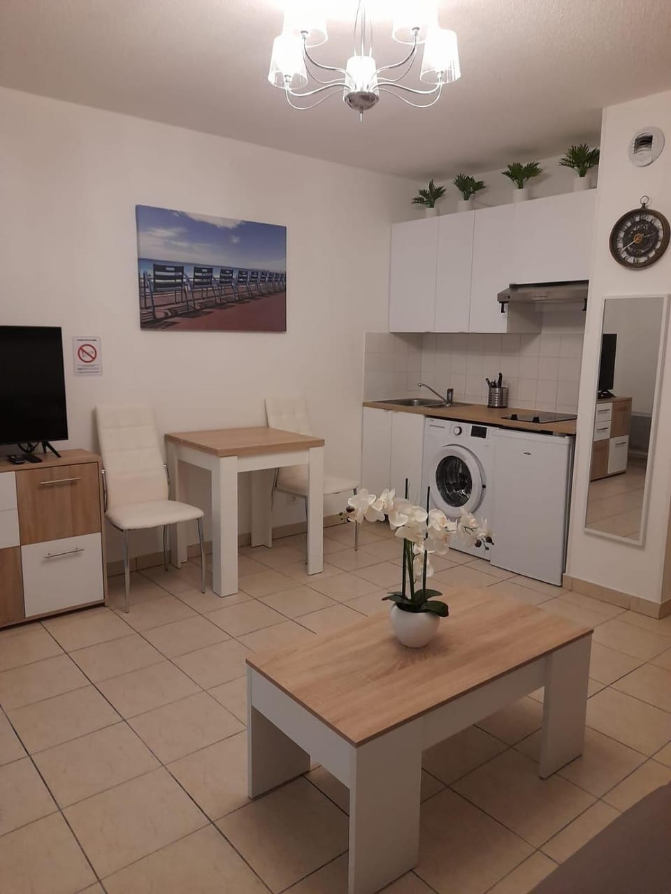 Kitchen or kitchenette, Living room