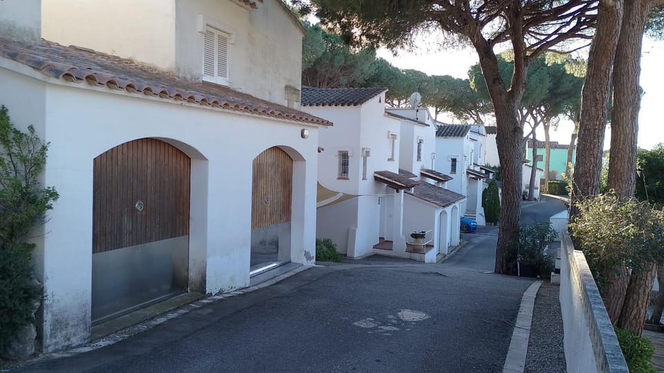 Property building, Street view