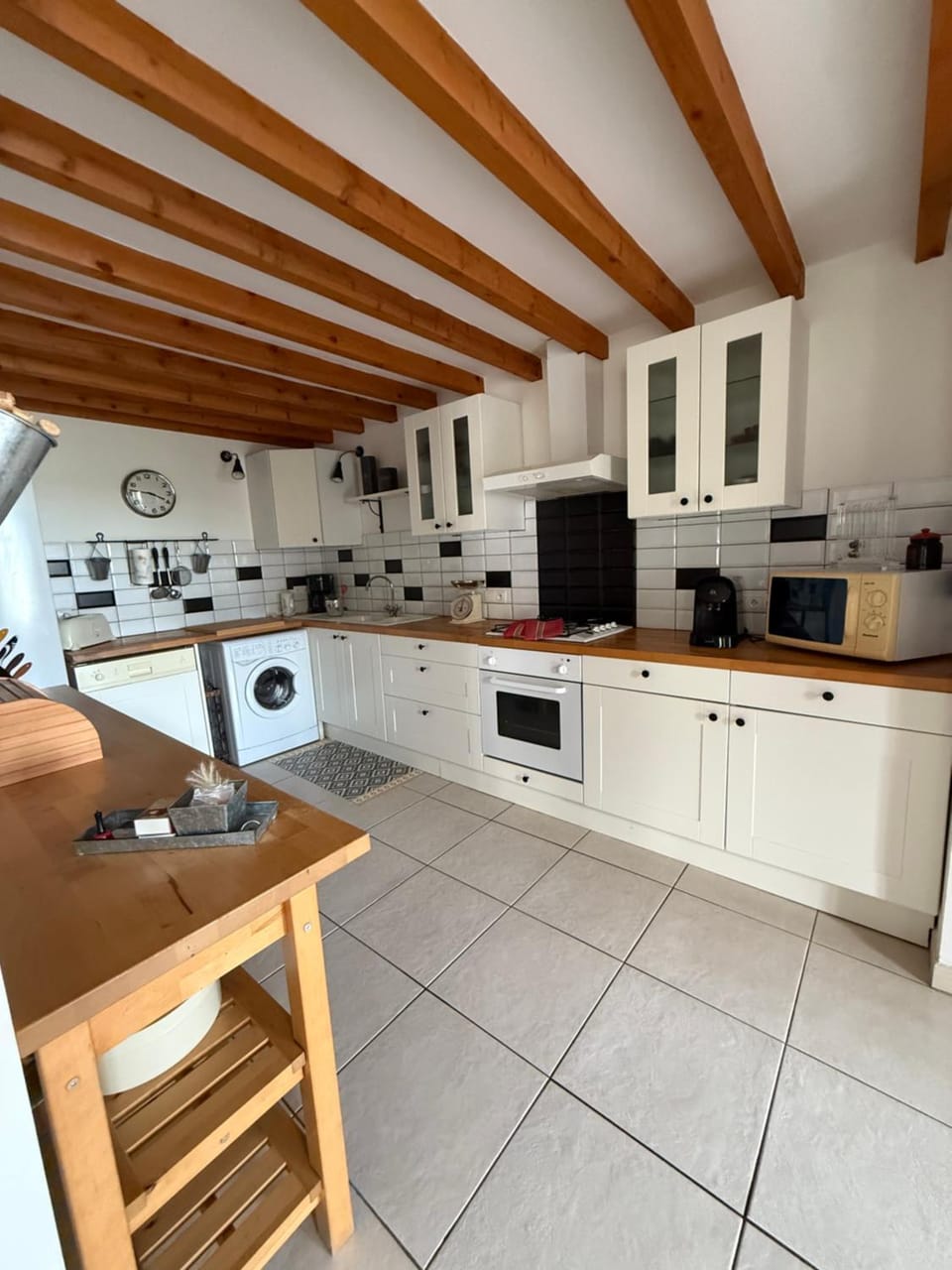 Coffee/tea facilities, Kitchen or kitchenette, dishwasher, oven, stove, toaster