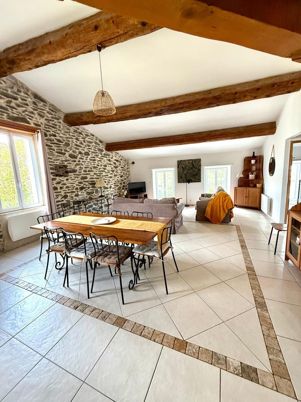 TV and multimedia, Living room, Dining area