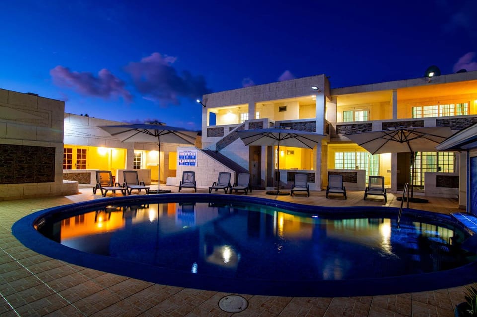 Property building, Swimming pool, Swimming pool