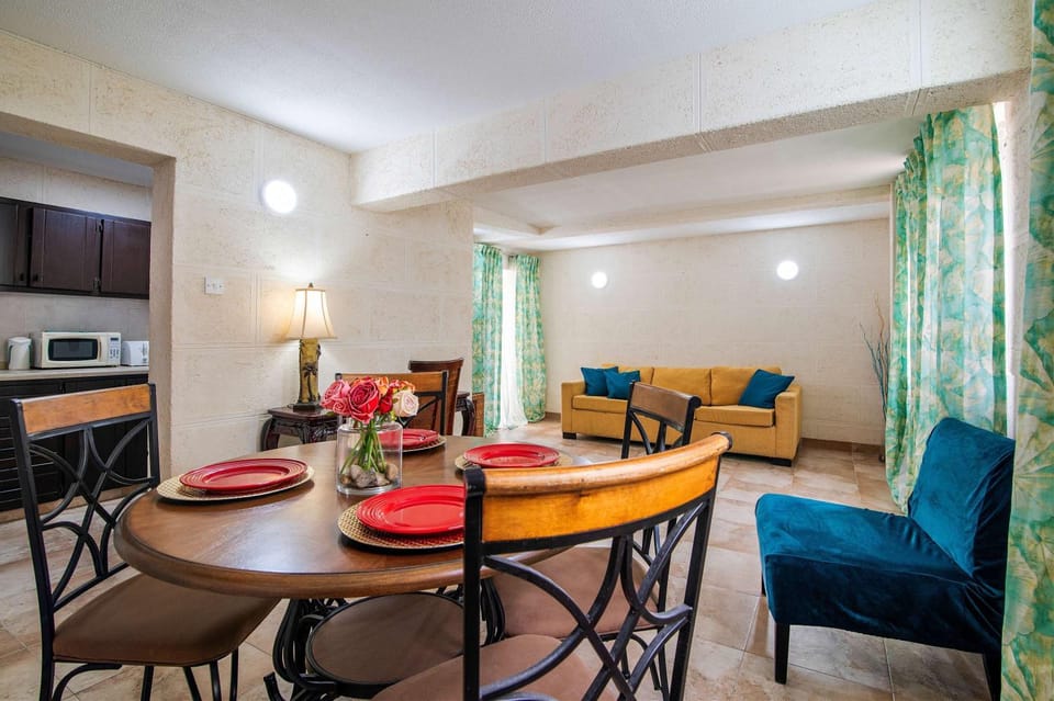 Living room, Dining area