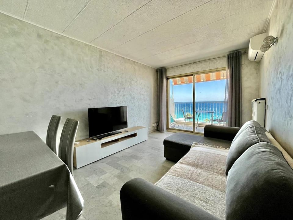 Spacious 2P Terrace with sea view Apartment in Nice