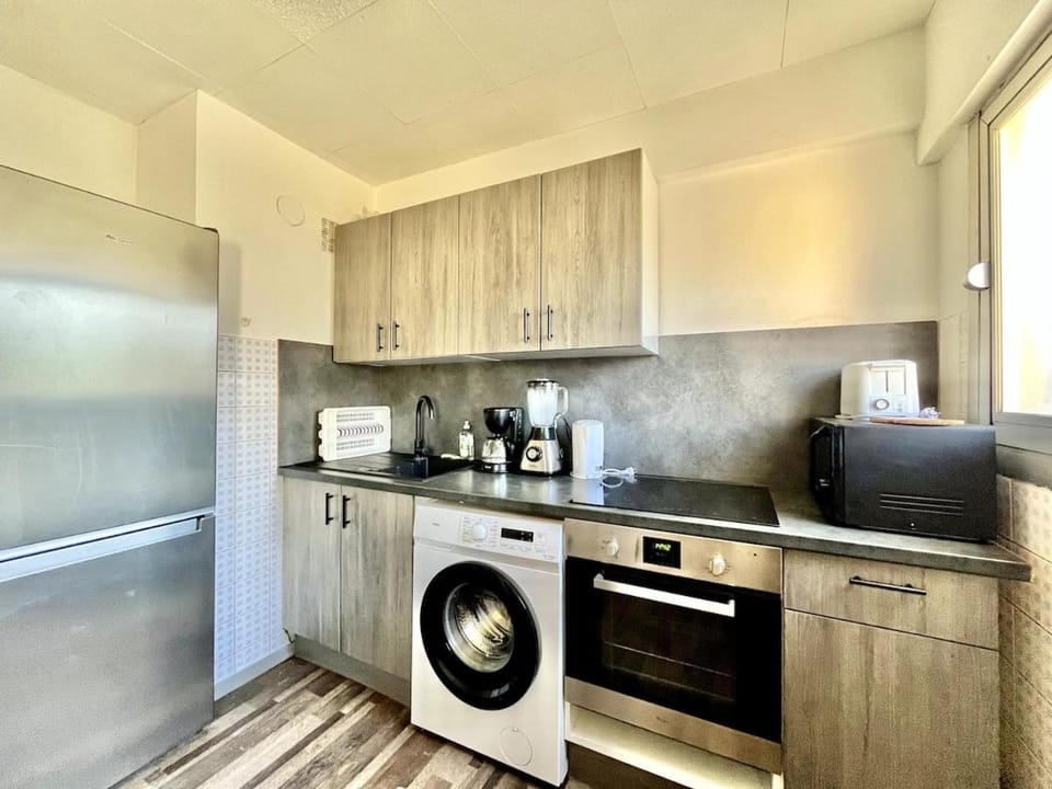 Spacious 2P Terrace with sea view Apartment in Nice