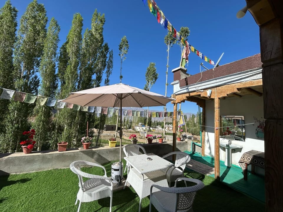 Seating area, Garden view, sunbed