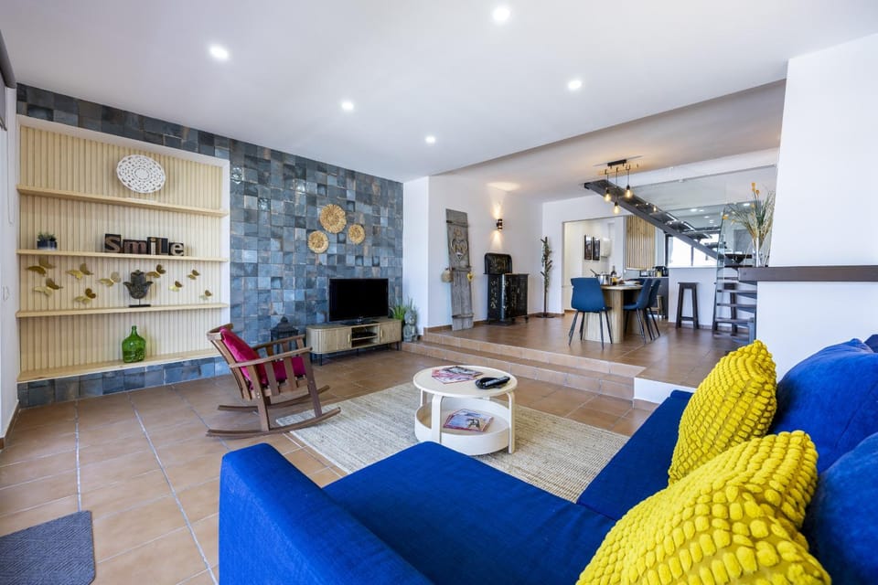 Communal lounge/ TV room, Living room