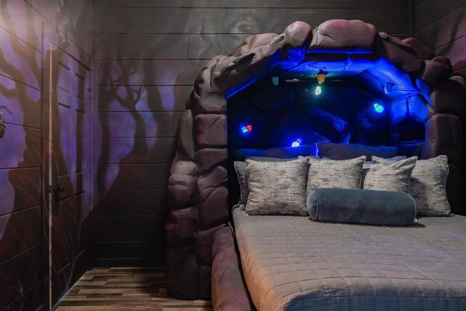 Honeybear Hideaways - New Bear-Themed Cabin Cozy and Family Friendly Retreat with Indoor Pool, Game Room, Bear Room and Hot Tub Cabin in Gatlinburg