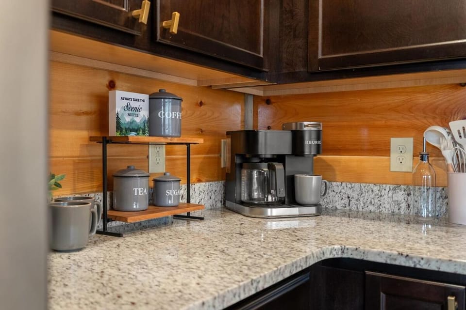 Honeybear Hideaways - New Bear-Themed Cabin Cozy and Family Friendly Retreat with Indoor Pool, Game Room, Bear Room and Hot Tub Cabin in Gatlinburg