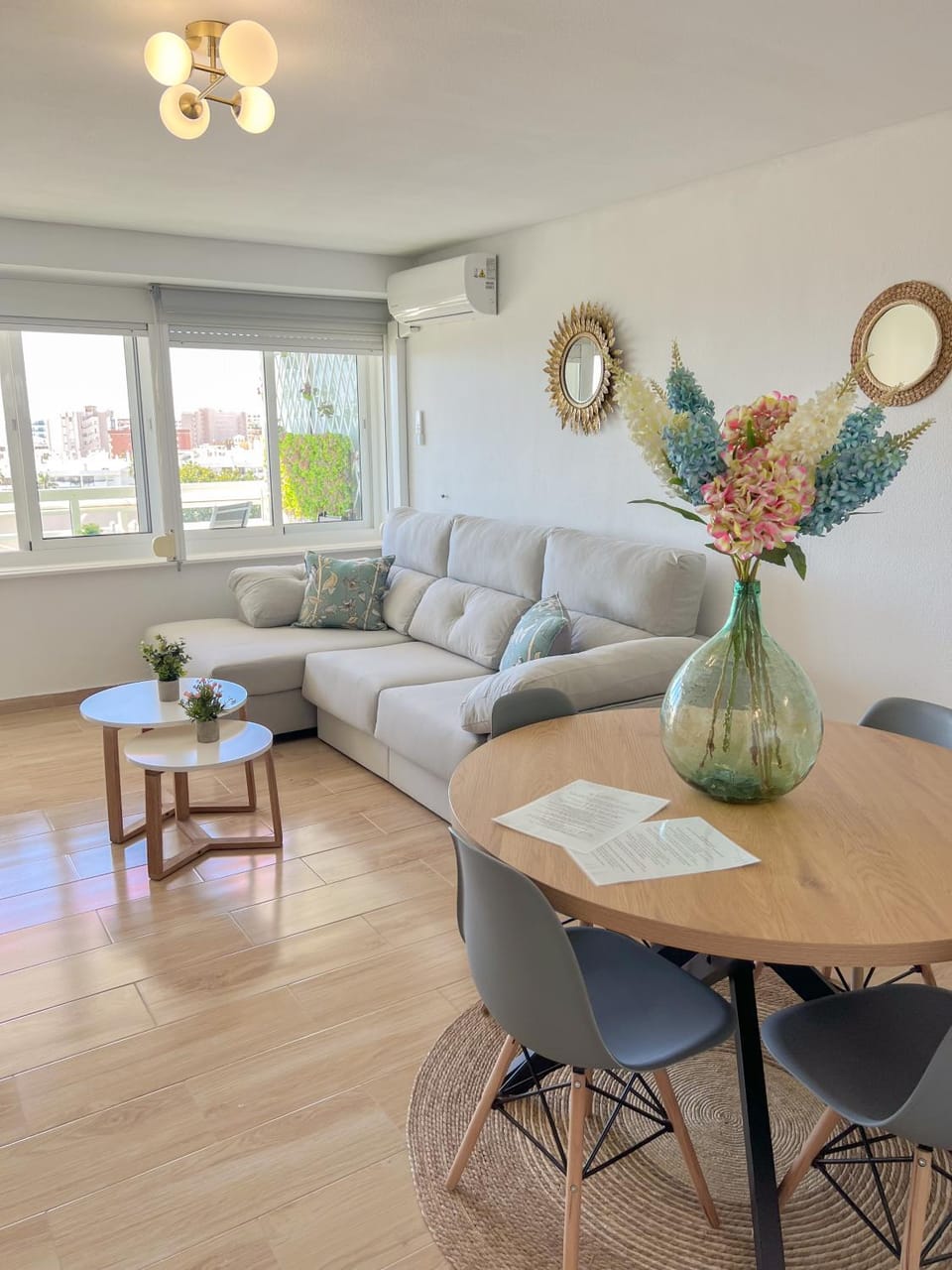 Living room, Photo of the whole room, Dining area, air conditioner