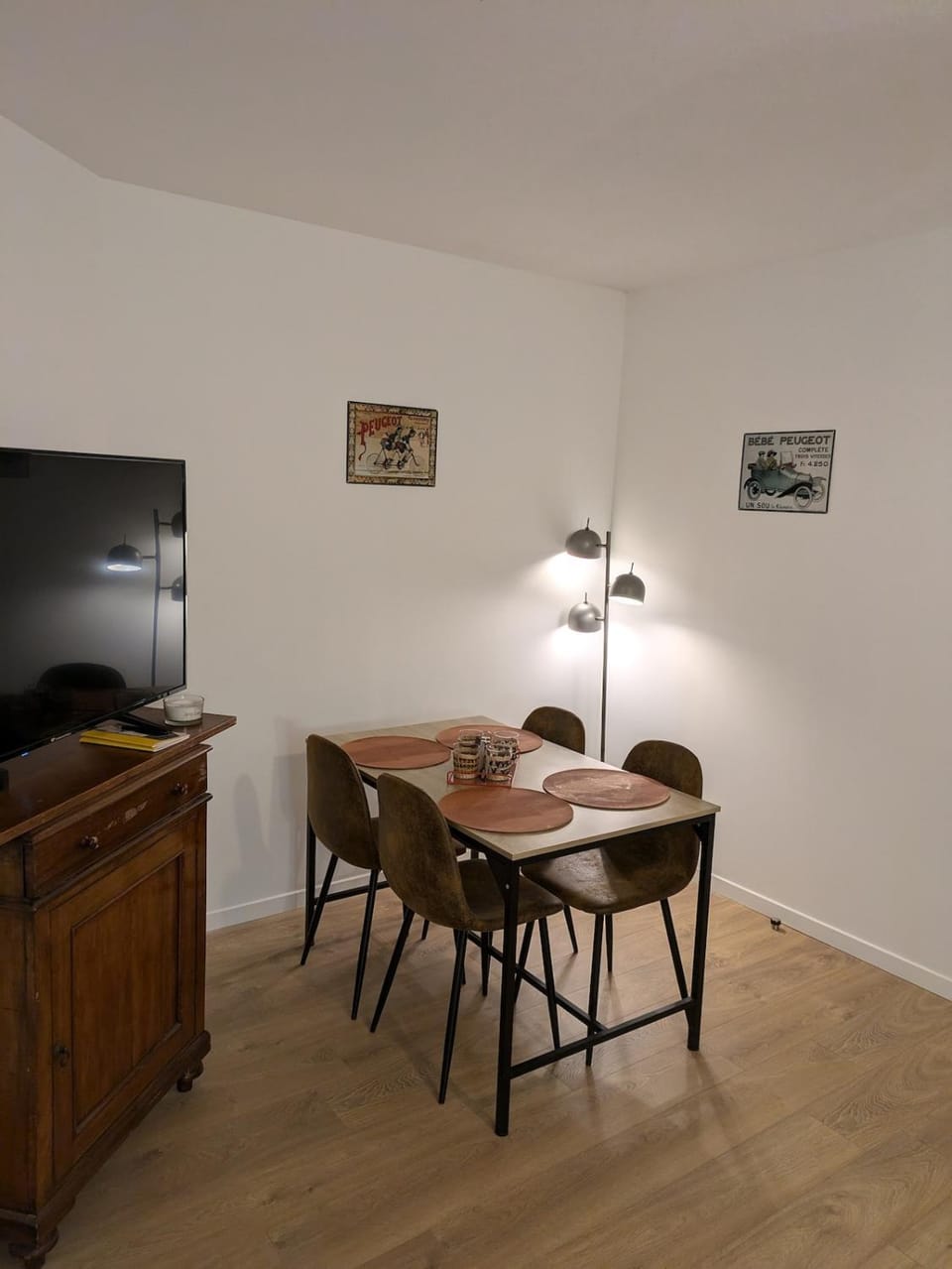 TV and multimedia, Dining area