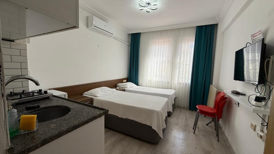 Kitchen or kitchenette, Bedroom