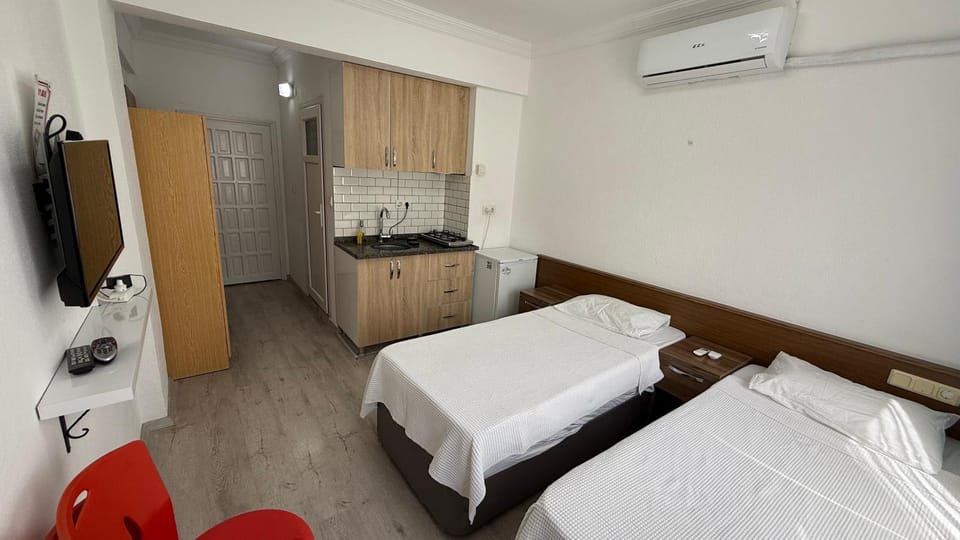 Kitchen or kitchenette, Bedroom